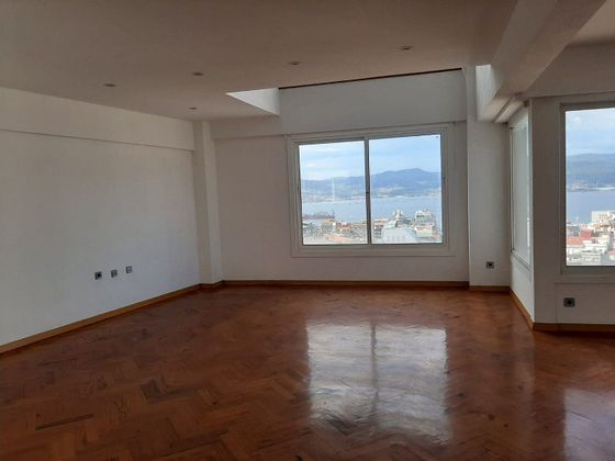 Foto 1 de Dúplex en venda a Praza España - Casablanca de 3 habitacions amb terrassa i ascensor
