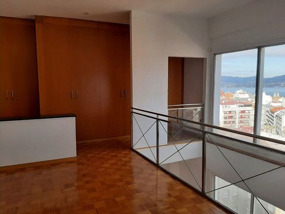 Foto 2 de Dúplex en venda a Praza España - Casablanca de 3 habitacions amb terrassa i ascensor