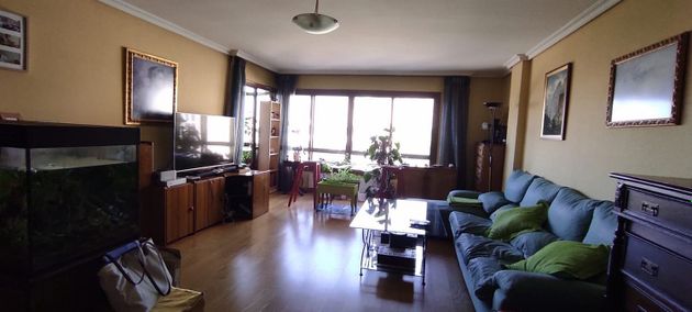 Foto 1 de Venta de piso en O Berbés - Peniche de 4 habitaciones con garaje y ascensor