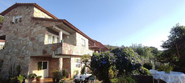 Foto 1 de Xalet en venda a Coruxo - Oia - Saiáns de 4 habitacions amb jardí i balcó