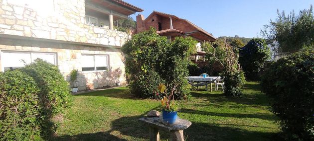 Foto 2 de Chalet en venta en Coruxo - Oia - Saiáns de 4 habitaciones con jardín y balcón