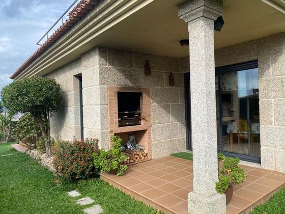 Foto 1 de Xalet en venda a Matamá - Beade - Bembrive - Valádares - Zamáns de 3 habitacions amb terrassa i piscina