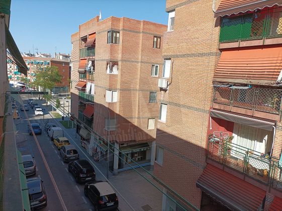 Foto 1 de Pis en venda a calle De Pérez Escrich de 3 habitacions amb terrassa i calefacció