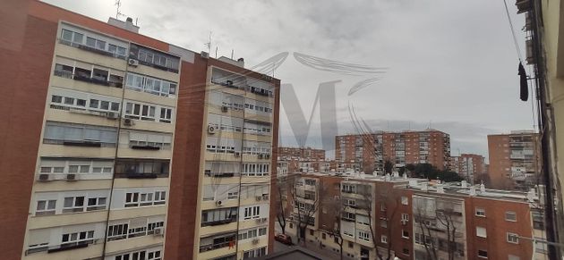 Foto 1 de Venta de piso en calle Sarria de 2 habitaciones con terraza y calefacción