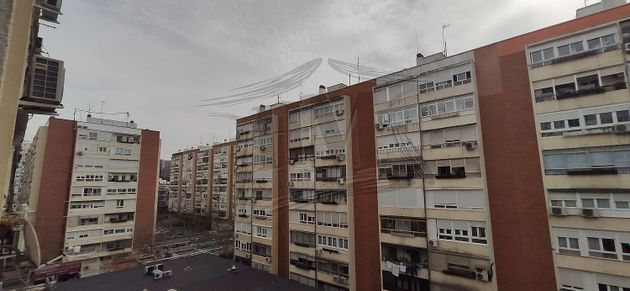 Foto 2 de Pis en venda a calle Sarria de 2 habitacions amb terrassa i calefacció