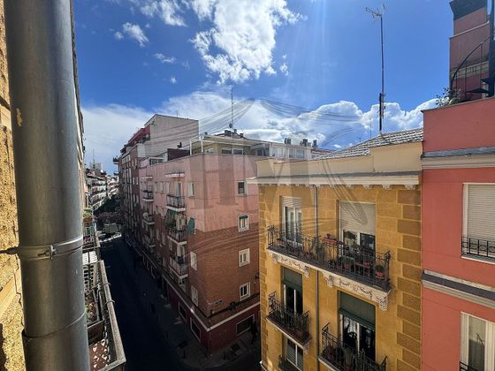 Foto 1 de Pis en venda a Embajadores - Lavapiés de 4 habitacions amb balcó i aire acondicionat