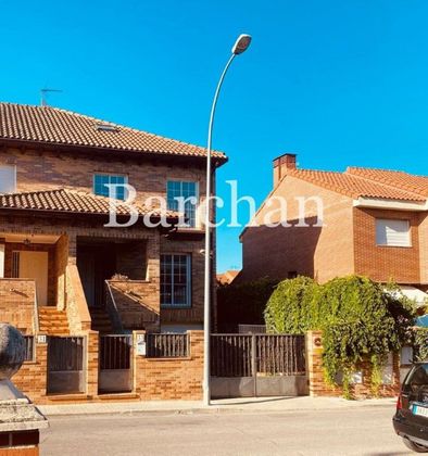 Foto 1 de Casa en venda a calle Monasterio de Irache de 5 habitacions amb terrassa i garatge