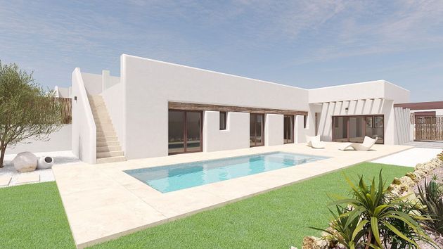 Foto 1 de Chalet en venta en Algorfa de 3 habitaciones con terraza y piscina