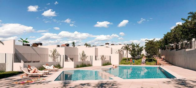 Foto 1 de Venta de casa en Monforte del Cid de 3 habitaciones con terraza y piscina