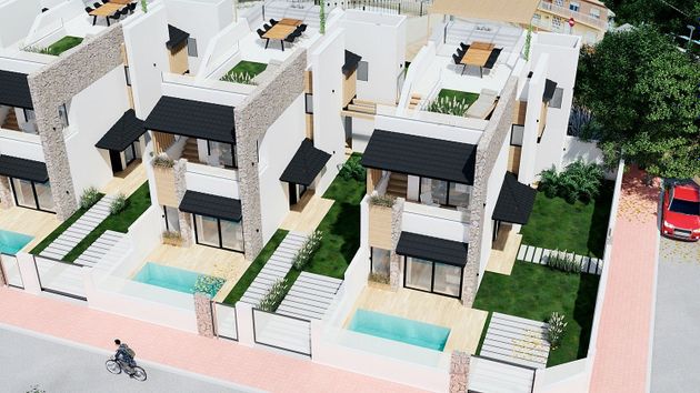 Foto 2 de Chalet en venta en San Pedro del Pinatar de 3 habitaciones con terraza y piscina