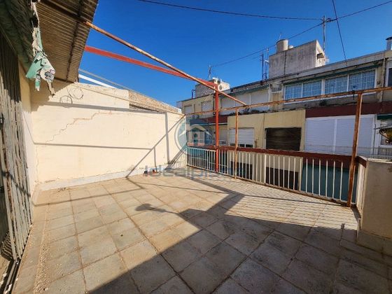 Foto 2 de Àtic en venda a Mercado de 3 habitacions amb terrassa i balcó
