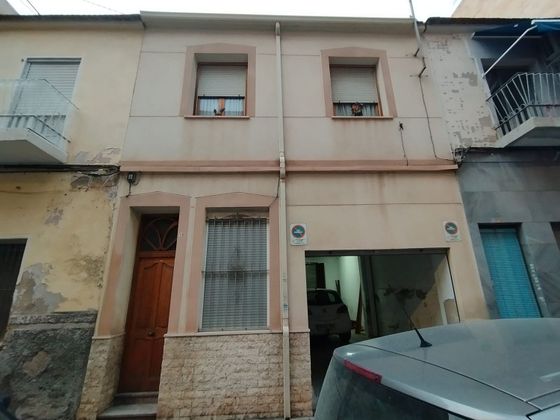 Foto 1 de Venta de casa en Carrús Est - Camí dels Magros de 5 habitaciones con terraza y garaje