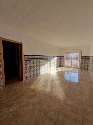 Foto 1 de Pis en venda a Llagosta, La de 4 habitacions amb balcó