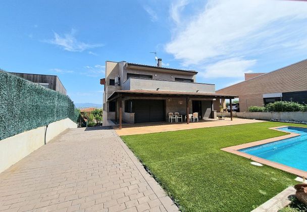 Foto 1 de Xalet en venda a Montornès del Vallès de 4 habitacions amb terrassa i piscina