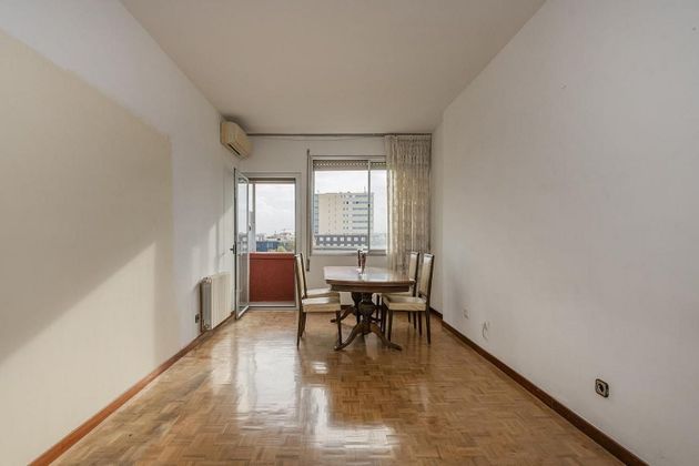 Foto 2 de Venta de piso en El Poblenou de 3 habitaciones con terraza y balcón