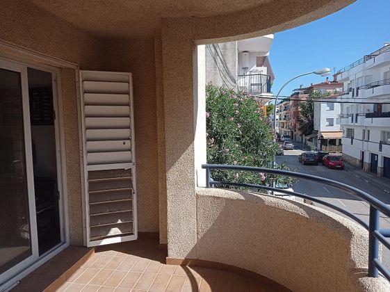 Foto 1 de Piso en venta en Llançà de 3 habitaciones con balcón