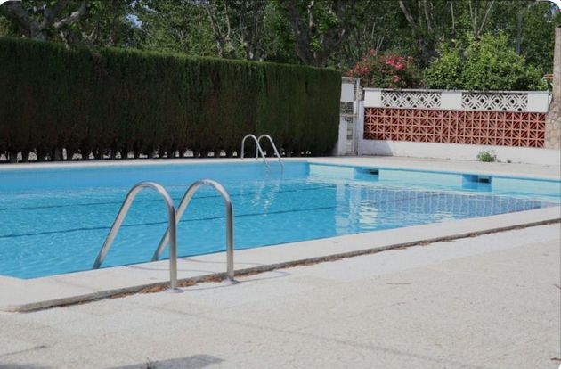 Foto 1 de Casa en venda a Empuriabrava de 2 habitacions amb terrassa i piscina