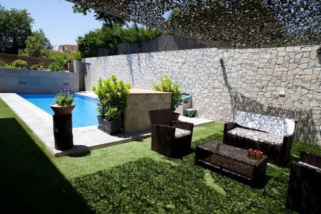 Foto 2 de Xalet en venda a calle Falguera de 5 habitacions amb terrassa i piscina