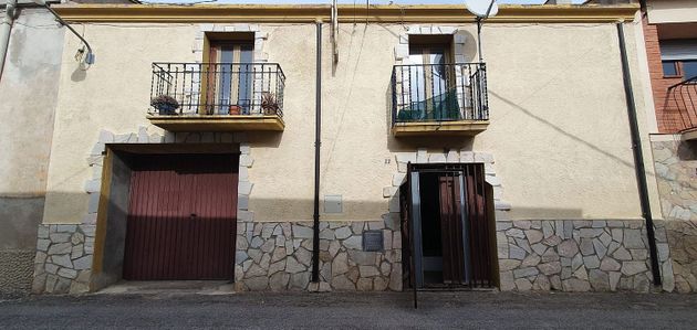 Foto 2 de Casa en venda a Garriguella de 3 habitacions amb garatge i balcó