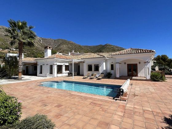 Foto 1 de Casa en venta en El Faro de Calaburra - Chaparral de 4 habitaciones con terraza y piscina