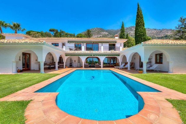 Foto 1 de Casa en venta en El Faro de Calaburra - Chaparral de 8 habitaciones con terraza y piscina