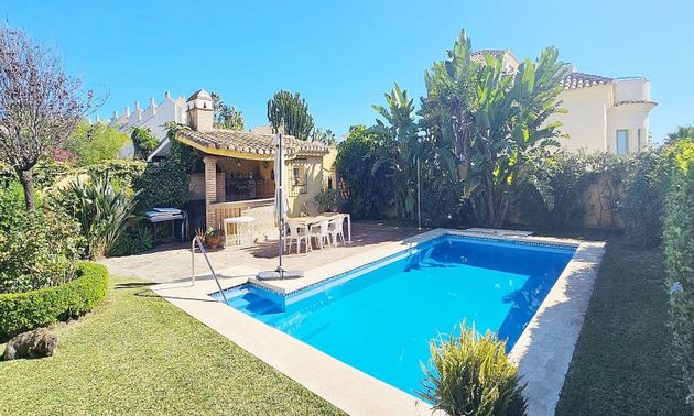 Foto 1 de Venta de casa en Los Naranjos - Las Brisas de 4 habitaciones con terraza y piscina
