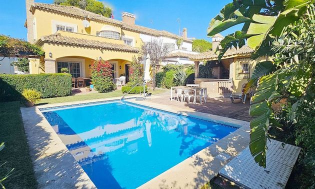 Foto 2 de Venta de casa en Los Naranjos - Las Brisas de 4 habitaciones con terraza y piscina