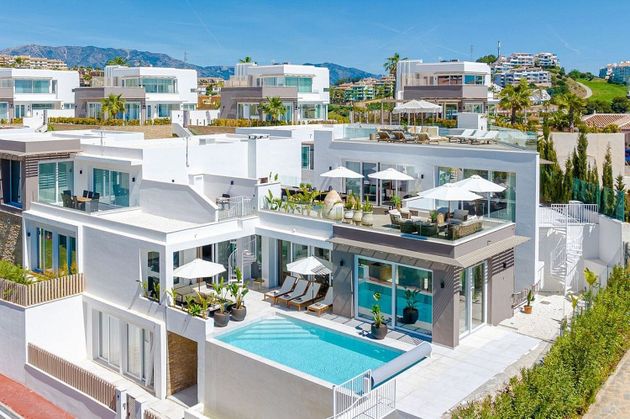 Foto 1 de Casa en venda a Riviera del Sol de 9 habitacions amb terrassa i piscina