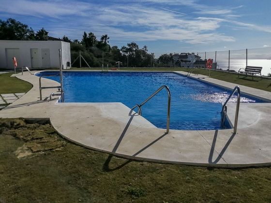 Foto 2 de Casa en venda a San Luis de Sabinillas de 4 habitacions amb terrassa i piscina