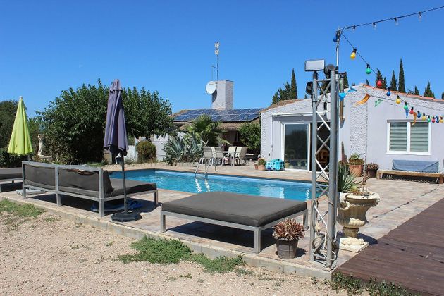 Foto 1 de Venta de casa rural en Pedret i Marzà de 4 habitaciones con terraza y piscina