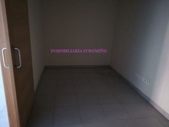 Foto 2 de Alquiler de oficina en calle Rosalia de Castro de 75 m²