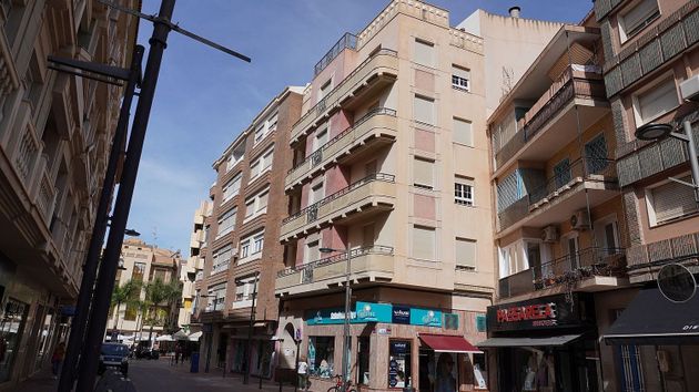 Foto 1 de Alquiler de piso en calle Emilio More de 4 habitaciones con terraza y muebles