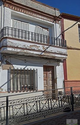 Foto 2 de Venta de casa adosada en Aznalcázar de 4 habitaciones con garaje y balcón