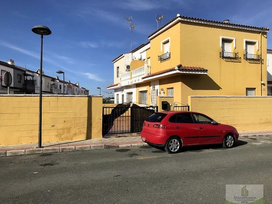 Foto 2 de Casa adossada en venda a Chucena de 4 habitacions amb terrassa i garatge