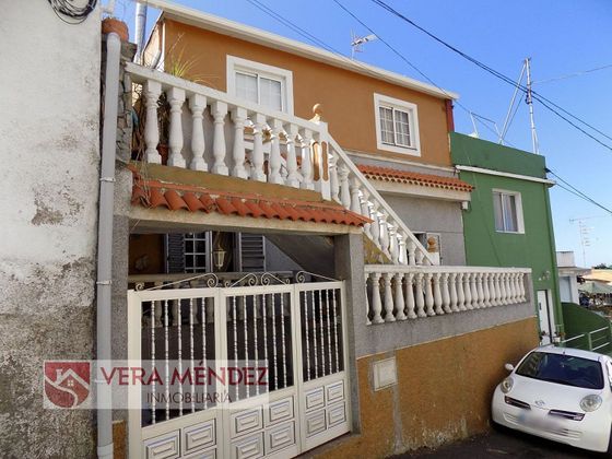 Foto 1 de Venta de casa en Agua García - Juan Fernández de 4 habitaciones con terraza