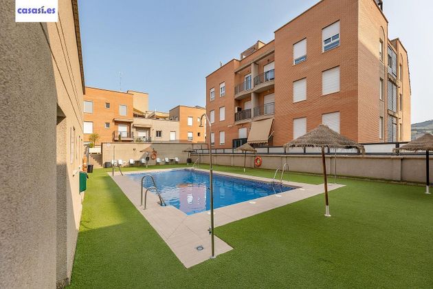 Foto 1 de Piso en venta en Bola de Oro - Serrallo de 3 habitaciones con terraza y piscina
