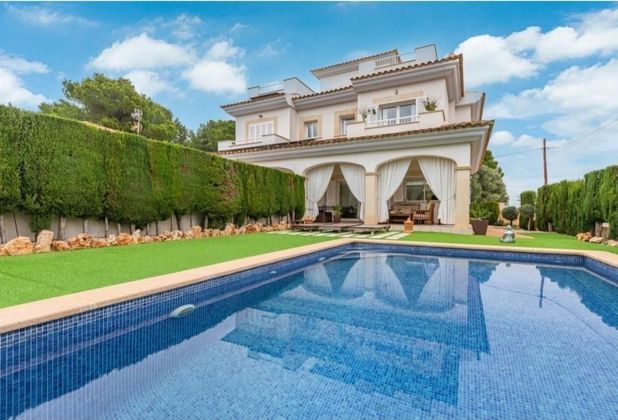 Foto 1 de Casa en venda a Badia Blava-Badia Gran-Tolleric de 3 habitacions amb terrassa i piscina