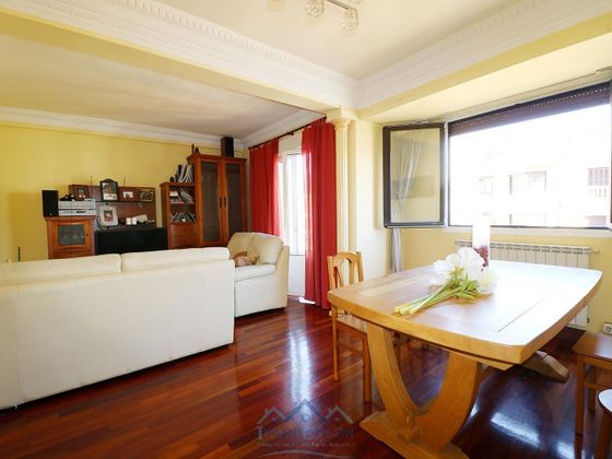 Foto 1 de Pis en venda a Centro - Mendibil - Santiago de 3 habitacions amb balcó i calefacció