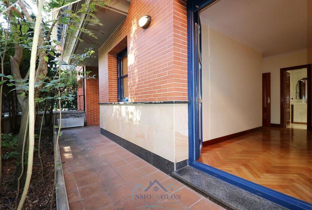 Foto 2 de Venta de piso en Centro - Mendibil - Santiago de 3 habitaciones con terraza y piscina