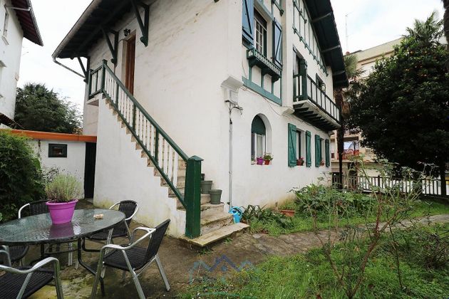 Foto 1 de Casa en venda a Pinar - Anaka - Belaskoenea de 7 habitacions amb jardí i balcó