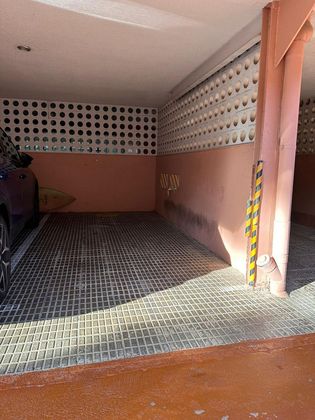 Foto 2 de Piso en venta en La Pineda de 3 habitaciones con terraza y piscina