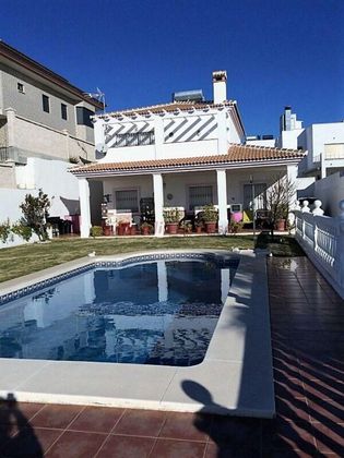 Foto 1 de Chalet en alquiler en Añoreta Golf - Paraíso del Sol de 3 habitaciones con piscina y jardín