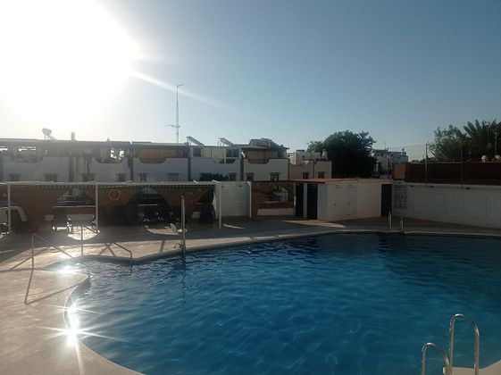 Foto 1 de Venta de ático en Playamar de 1 habitación con terraza y piscina