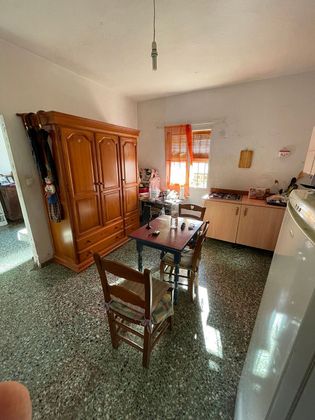 Foto 2 de Casa adossada en venda a Polígonos - Recinto Ferial Cortijo de Torres de 4 habitacions amb terrassa i balcó