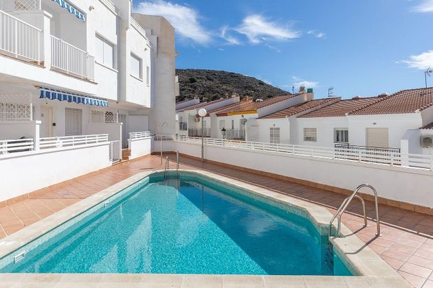 Foto 2 de Piso en venta en calle Los Rosales de 2 habitaciones con terraza y piscina