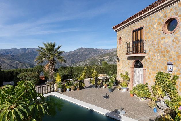 Foto 2 de Casa rural en venda a vía de 4 habitacions amb terrassa i piscina