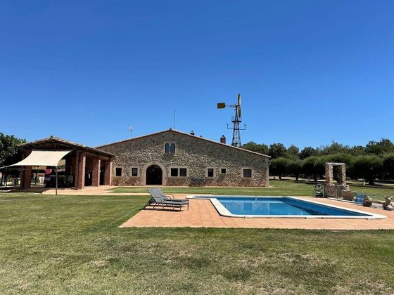 Foto 1 de Casa en venta en Vilobi d´Onyar de 5 habitaciones con terraza y piscina