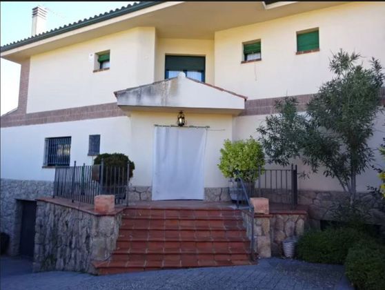 Foto 2 de Venta de chalet en Morata de Tajuña de 6 habitaciones con piscina y garaje
