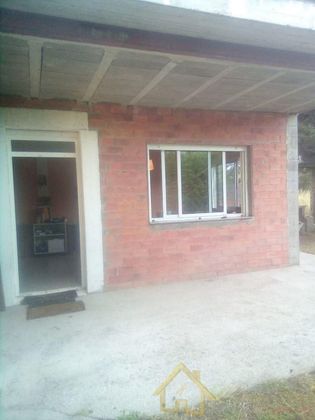Foto 2 de Casa en venta en Begonte de 3 habitaciones con garaje y jardín