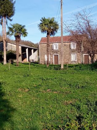 Foto 2 de Casa rural en venta en Melide de 3 habitaciones con garaje y jardín